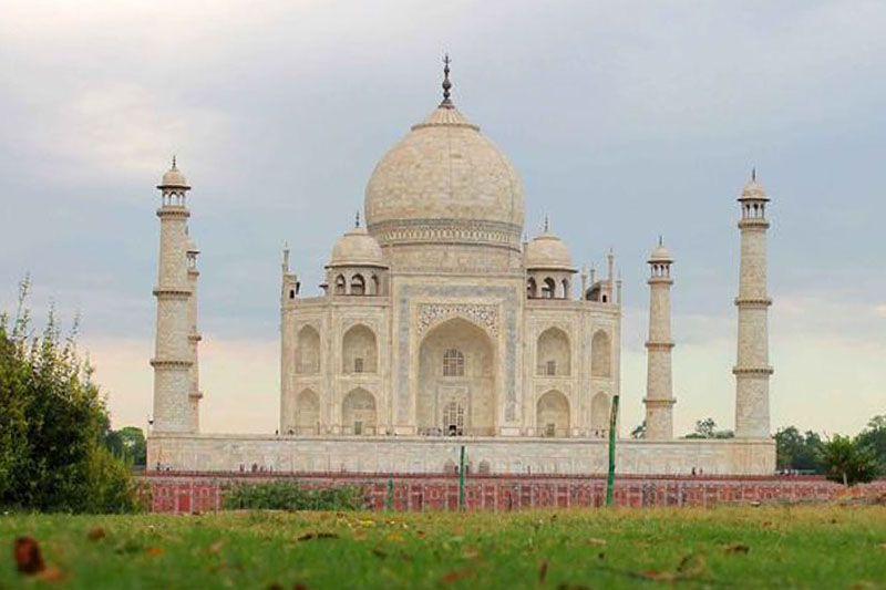 taj-mahal-tour-by-gatimaan-express